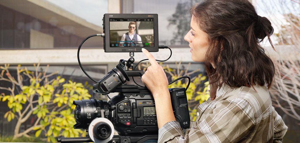 Blackmagic Video Assist 12G HDR 7" view 3